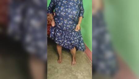 Indian Bbw bhabi strips herself and showing her naked body