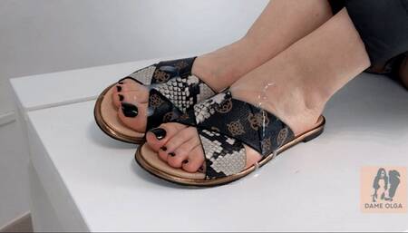 (339) Shoejob and Cum on Flat Slides (4K, MP4)