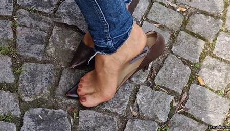 crazy guy throws my shoe in the river HD mp4 1920x1080