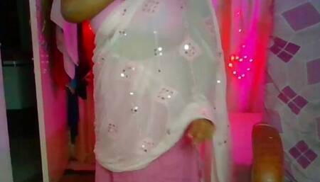 Sexy desi girl nude pussy fingering boobs show in bathroom having fun online