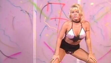 Lesbian fetish trio teasing before oral and toying