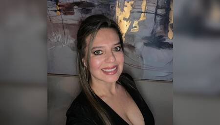 Sexy Wife Exposes her big Tits