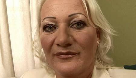 CLASSY ANAL BLONDE GILF