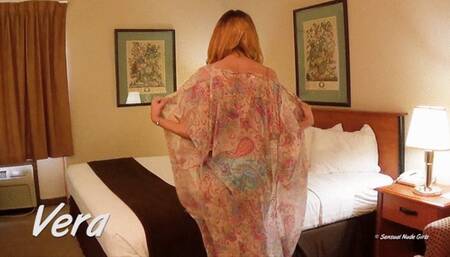 Vera 19+ Minute Strips Nude Display & Bed Play