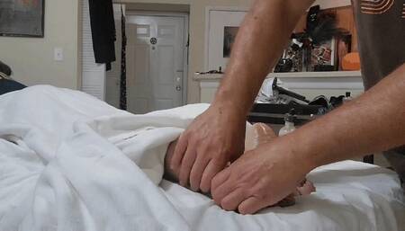 Reflexology foot massage (SD 1080 WMV)