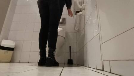 Work toilet with huge fart - hope noone heard that