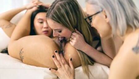 Shrink anal fingers an asian whos licked