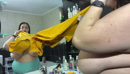 Mia Big Tits Spy Cam