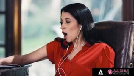 ALL GIRL MASSAGE - Sexy Ebony Pleasures Her Busy Wife Under Table Before Licking Her Pussy