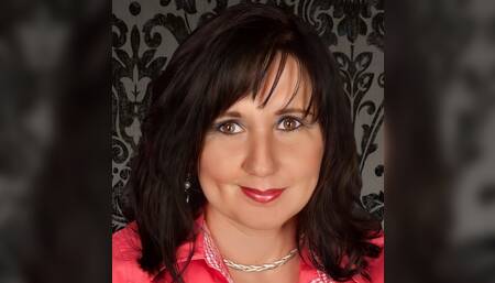 MILF Michaela eye cumshot