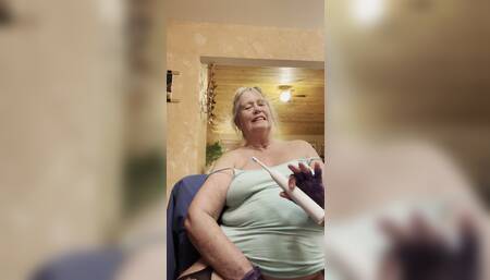 Pussy throbbing granny needs to explode