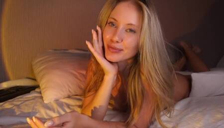 stream cute blomde webcam model my_lina chaturbate boom boom dance