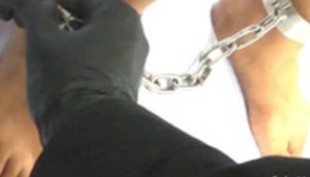 Pinay girlfriend kinadena ang paa, ginawang sex dlave