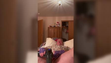 Watch granny cum with new vibe toy