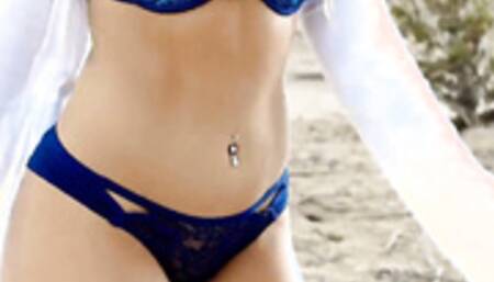 Gorgeous blonde babe gets naked (Teya Kaye)