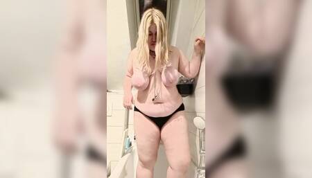 Pissslut Leonie Pogl