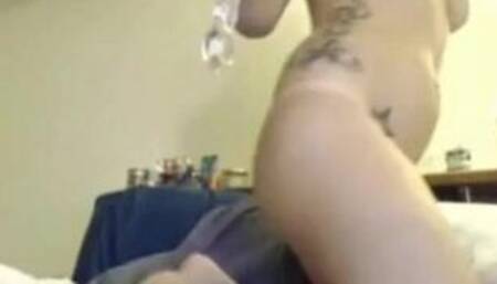 Hot Babe fucks her wet juicy pussy