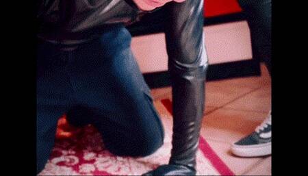 WHO'S A GOOD BOY? (Videocamera1)