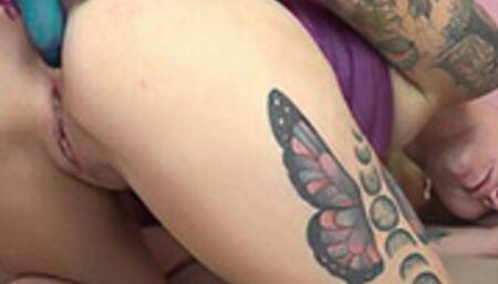 Nova Rae fucks her butt with a big dong