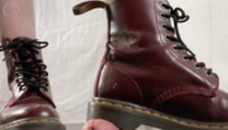 A Shoejob with well worn Doc Martens - CBT - POV and underglass cumshot - doublecam - 4K