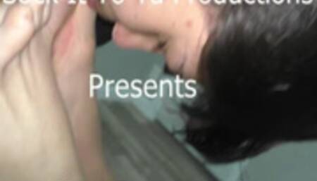 NYCFEET GETS HIS FEET WORSHIPED BY THE NEW INTERN