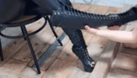 Slave licks My sweaty feet and receives golden shower