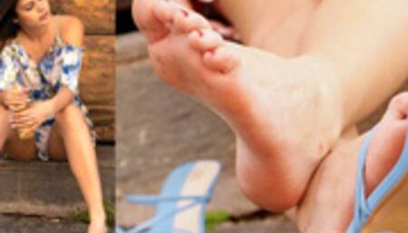 Footplay with Sarah in her sexy blue sandals and heels - Video update 13120 HD