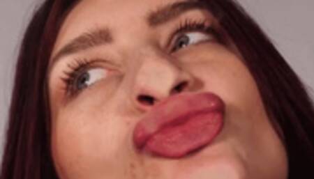 Trinity Sexy Lips - 4K MP4