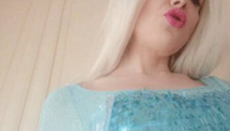 the beautiful frozen queen Elsa will surprise you WMW