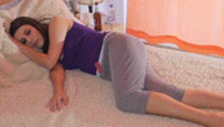 Stuck bathroom door makes her pee trough her pants - Pee while cooking