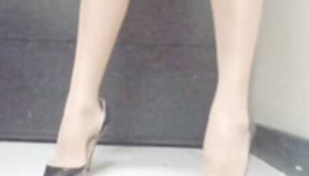 Katherine Sexy Masturbation in the office in Pantyhose