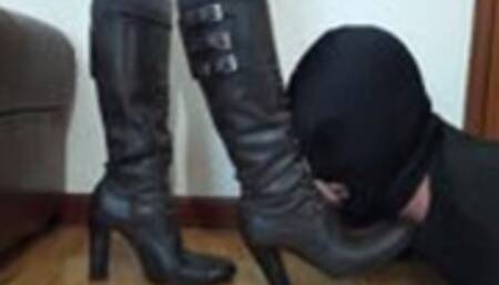 Boots Worship - Kiss my boots before I leave