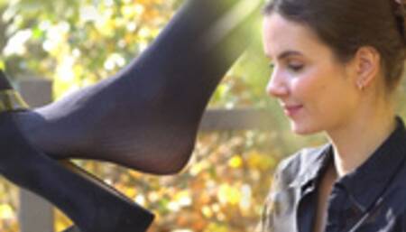 Severine's feet, in tights and high heels, shoe play and dangling - Video update 12089