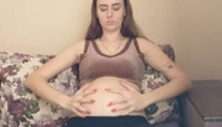 Pregnant pervert fucks her belly button
