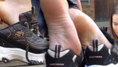 Severine's feet in and out of her sneakers - Video update 12173 HD