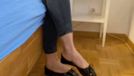 SMALL SHOES BALLET FLATS BORROWED FROM NICKY - MOV HD