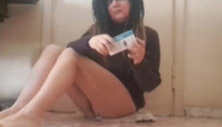 BRAND NEW PANTYHOSE SMELL SO GOOD AND ARE SO SEXY !