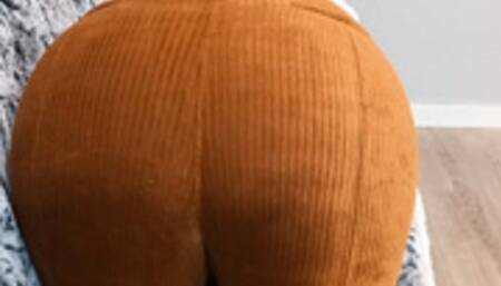 Big ass farts in corduroy pants