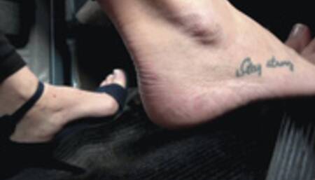 Pedal Challenge - Ali Bordeaux revving engine of an old VW VAN (MOBILE)