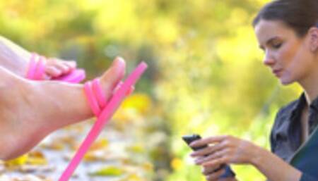 Severine playing with her pink flip-flops and dangling - Video update 13266 HD