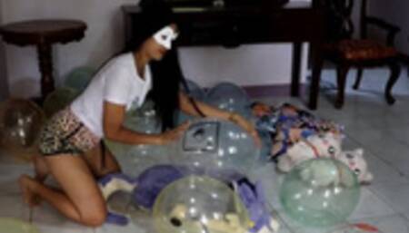 Sexy Kate Sit To Pop Your Belbal Crystel Balloons With Your Favorite Plushie