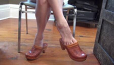 Candice Dangles Clogs