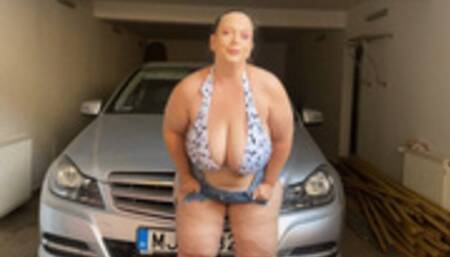 Washing your Benz naked in 4K