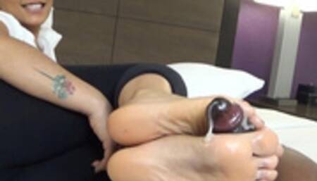 Minnie's Sweaty Feet After the Gym Footjob (Full Version)