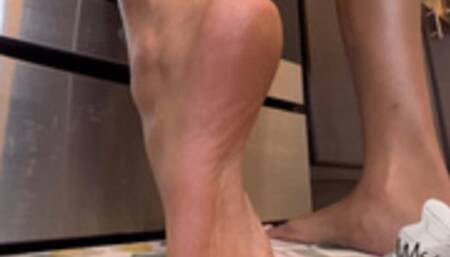 Tiny Kitchen Snooper