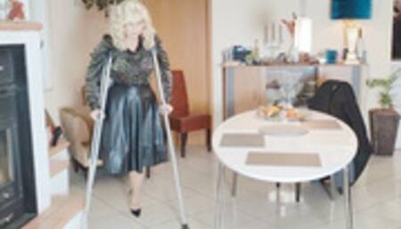 Crutching with classic pumps