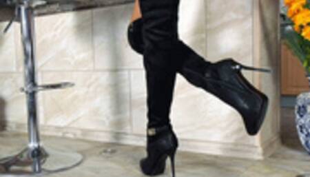 eam23 Scarlett in her black boots (mp4-FHD)