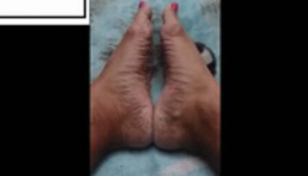 Kristi Shows off them itchy DRY soles