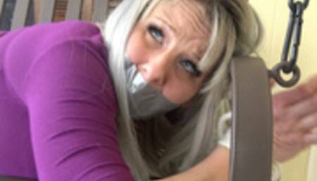 Lolly Gagg Swinging On A Bench HD