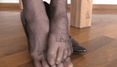 Stella e le maledette scarpe nuova - Stella and the terrible new heels ( FOOT FETISH )